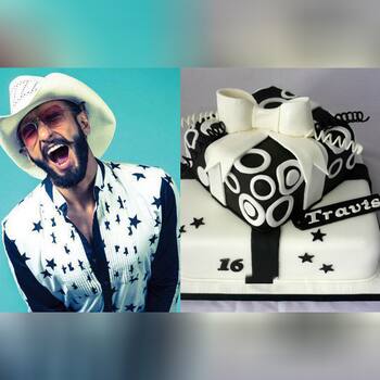 Top 15 Eccentric Looks of Birthday Boy Ranveer Singh - News18