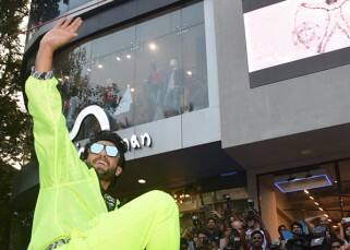 Ranveer Singh showers love to the huge crowd gathered to see him