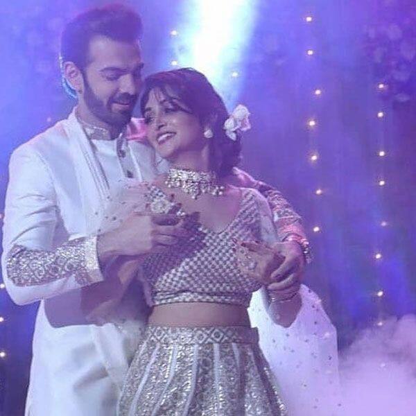 Rohit and Sonakshi's lovey dovey performance