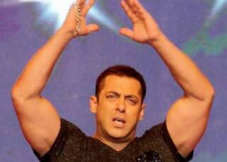 Salman Khan clicked dancing during Da Bang concert in Surat