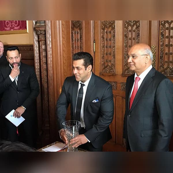 Salman Khan Honoured With An Award For His Outstanding Achievement For ...