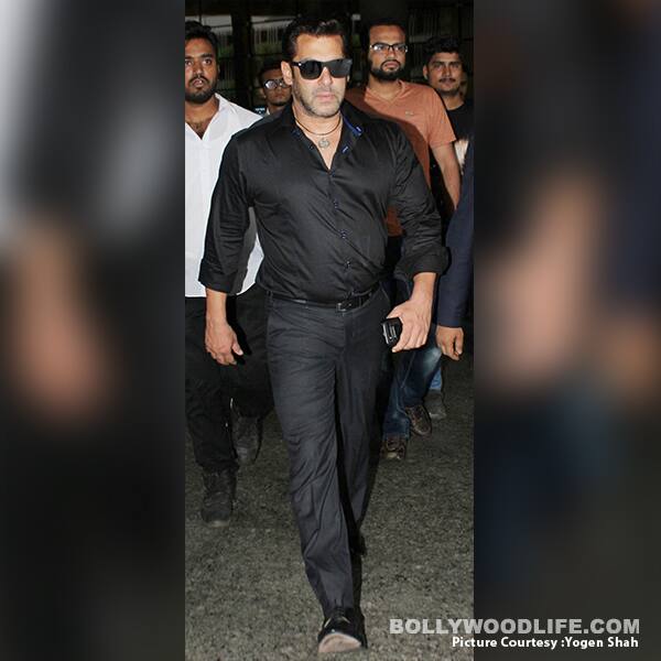 Salman Khan looks handsome as ever at the airport