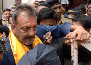Sanjay Dutt clicked at Siddhivinayak temple