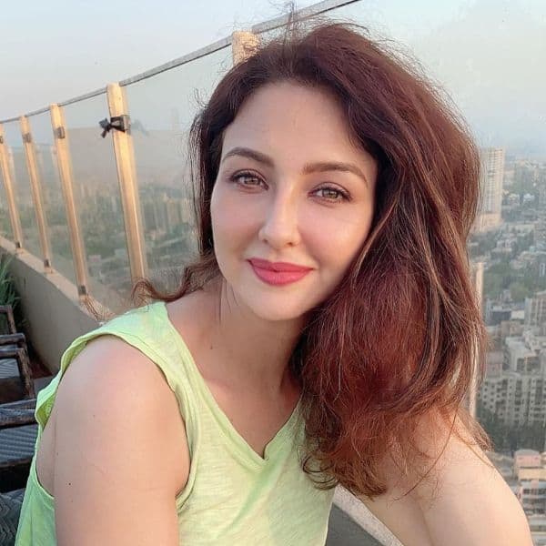Bhabiji Ghar Par Hai Actress Saumya Tandon S Impromptu And Naturally Candid Photoshoot On The Terrace Is Just Perfect Saumya tandon acts or appears in the following movies. bhabiji ghar par hai actress saumya
