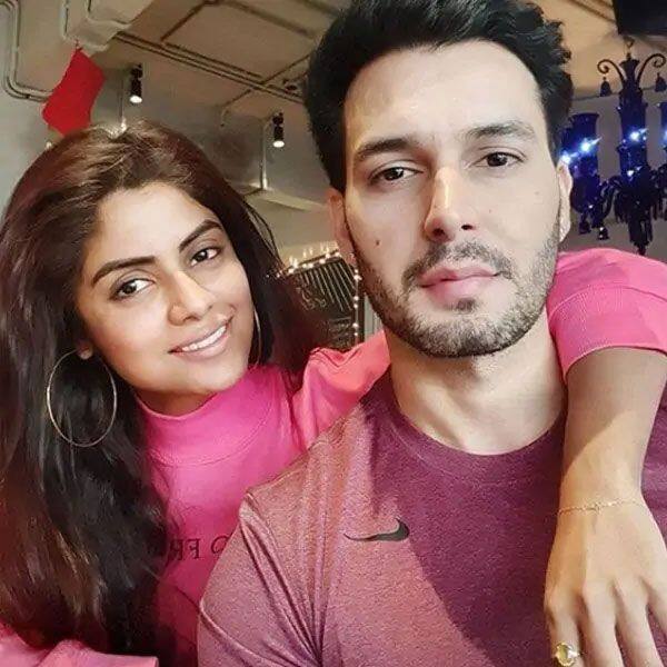 Naagin 4 Actress Sayantani Ghosh And Anugrah Tiwari Make For One Of The Most Adorable Couples Somrik ghosh ретвитнул(а) the times of india. naagin 4 actress sayantani ghosh and