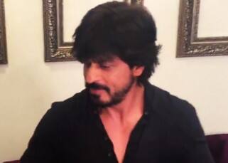Shah Rukh Khan doing the Jabra Fan' step during his meeting