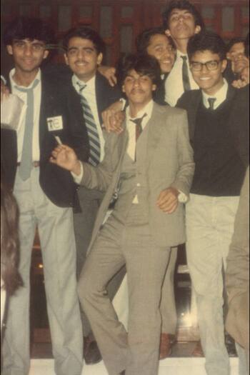 Happy Birthday Shah Rukh Khan: 26 Rare Photos You Must See - News18