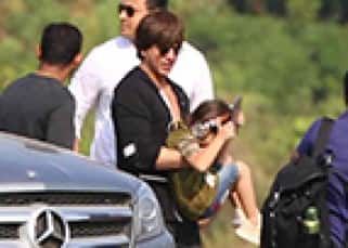 Shah Rukh Khan leaves for Mumbai from Alibaug with AbRam, Malaika Arora and other guests
