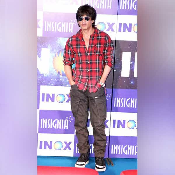 SRK Wore The Strangest Pair Of Joggers With 6 Huge Dangling Zippers