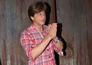 Shah Rukh Khan proves why he's a favourite with the paparazzi, greets them all at his Alibaug farmhouse