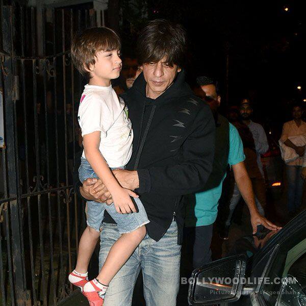 Shah Rukh Khan snapped with wife Gauri, kids Aryan, Suhana and AbRam in ...