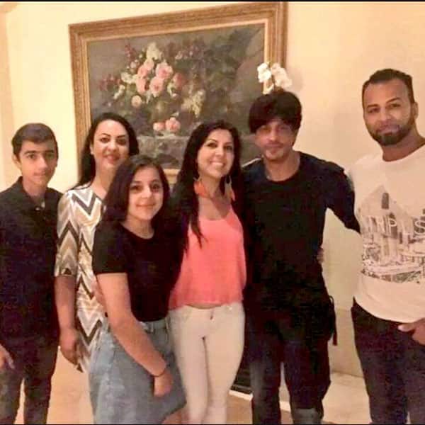 Shah Rukh Khan with his fans in California
