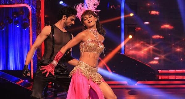 Shakti Mohan gives a sizzling performance!