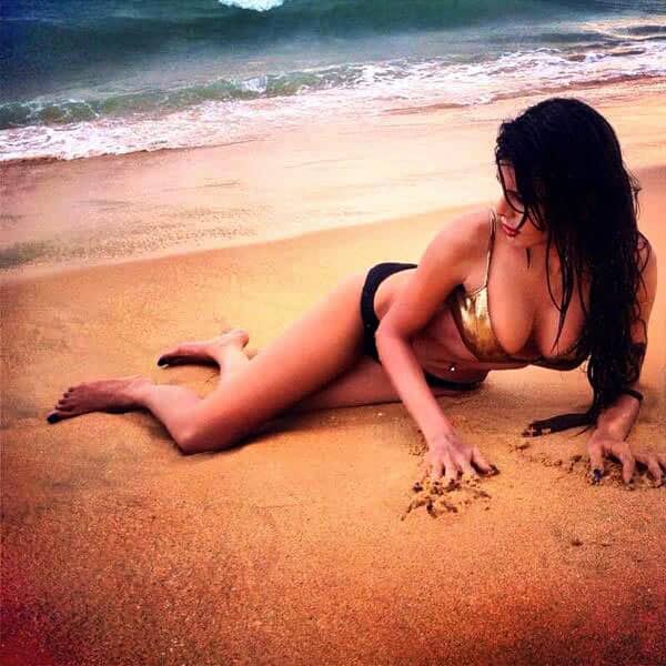 Sherlyn Chopra hot picture on beach