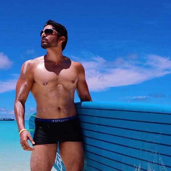 Shirtless Gurmeet Choudhary sends female fans in frenzy; compliments