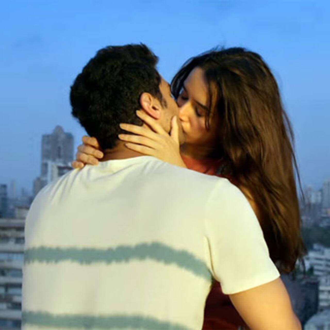 6 Hot scenes of Shraddha Kapoor and Aditya Roy Kapur in OK Jaanu trailer  will make you sweat