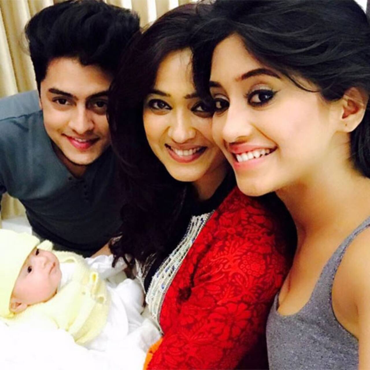 Shweta Tiwari finally shows her son Reyansh's face and the picture is ...