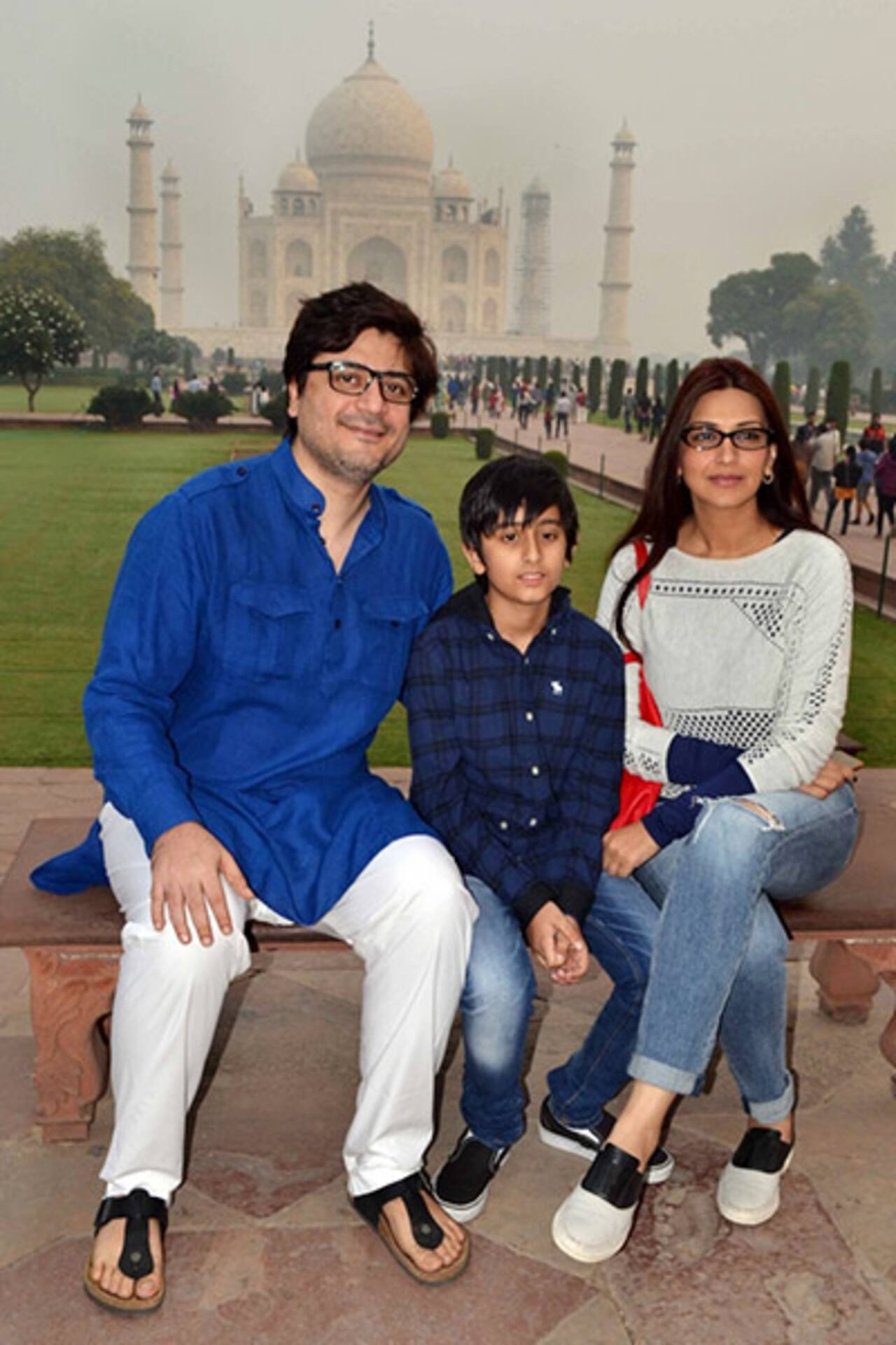 Sonali Bendre Visits Taj Mahal During Holiday With Family sonali-bendre-visits-taj-mahal-during-holiday-with-family