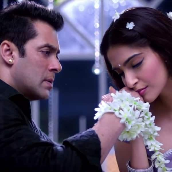 Sonam Kapoor woos Salman Khan in ‘Jalte Diye’ - Prem Ratan Dhan Payo ...