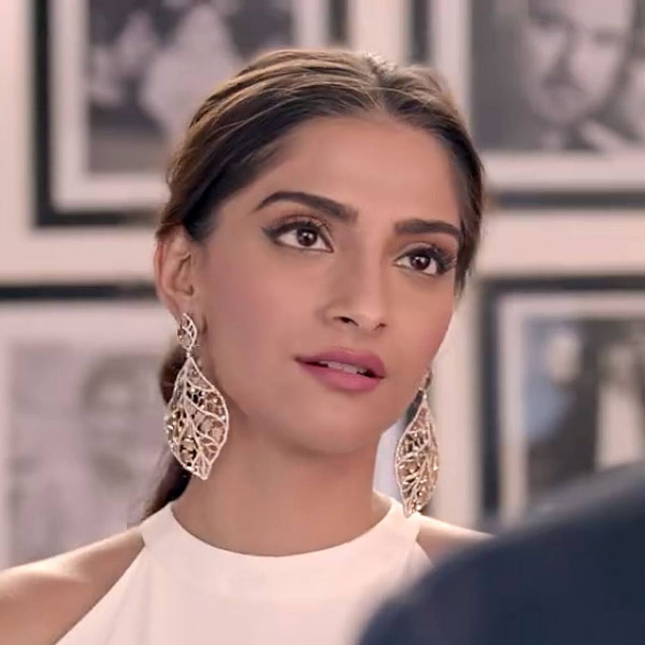 Sonam Kapoor with dad Anil Kapoor in this ad is a priceless surprise ...