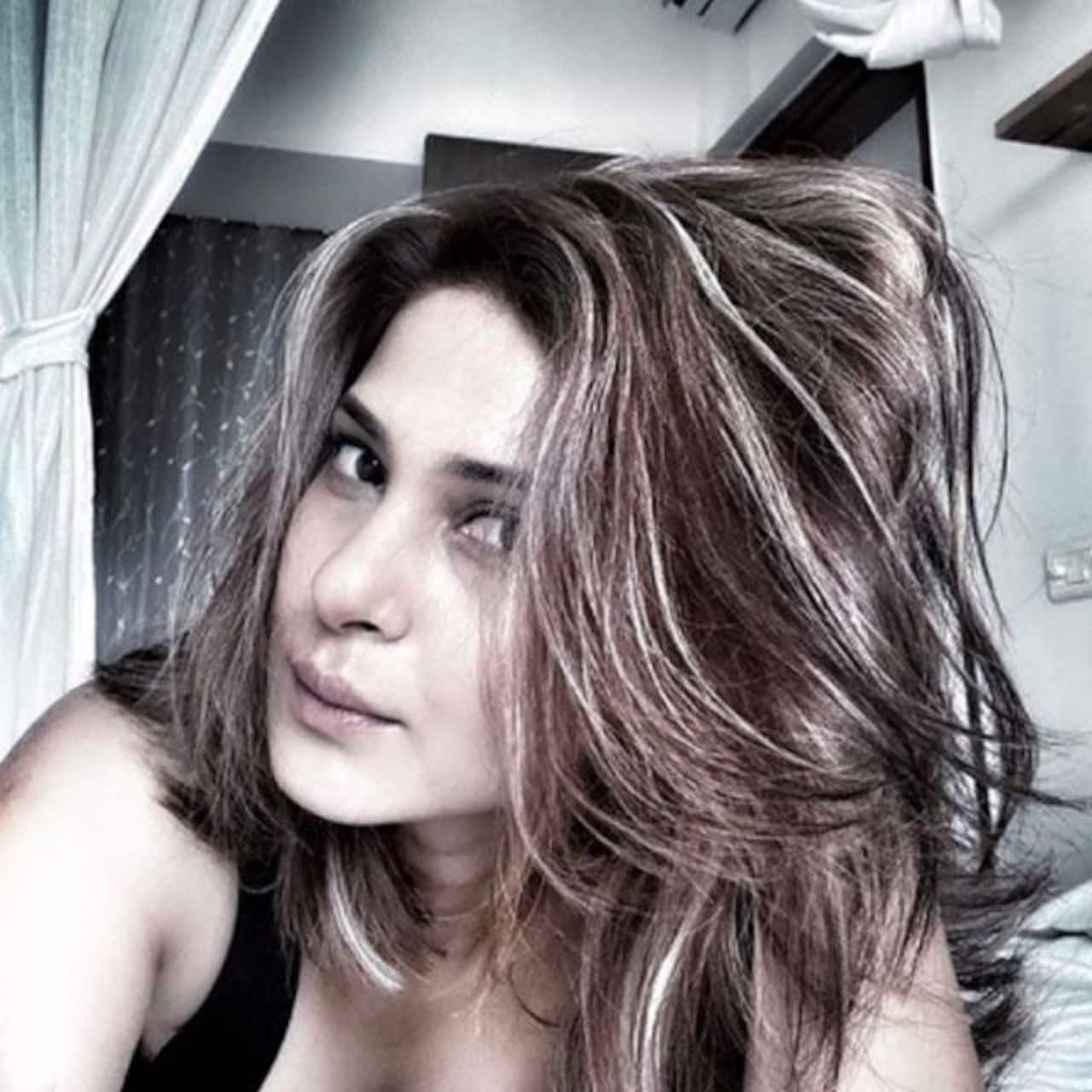 Beyhadh 2 actress Jennifer Winget flaunts her new hairstyle like a pro –  view pics