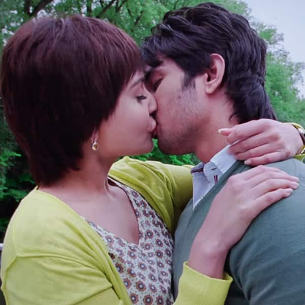 Hot romance scenes in hindi serials