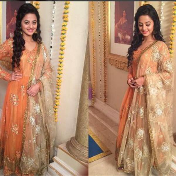 Dear fans, Helly Shah's Swaragini is not going off-air! - Bollywoodlife.com
