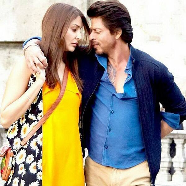 These Stills Of Shah Rukh Khan And Anushka Sharma From Jab Harry Met ...