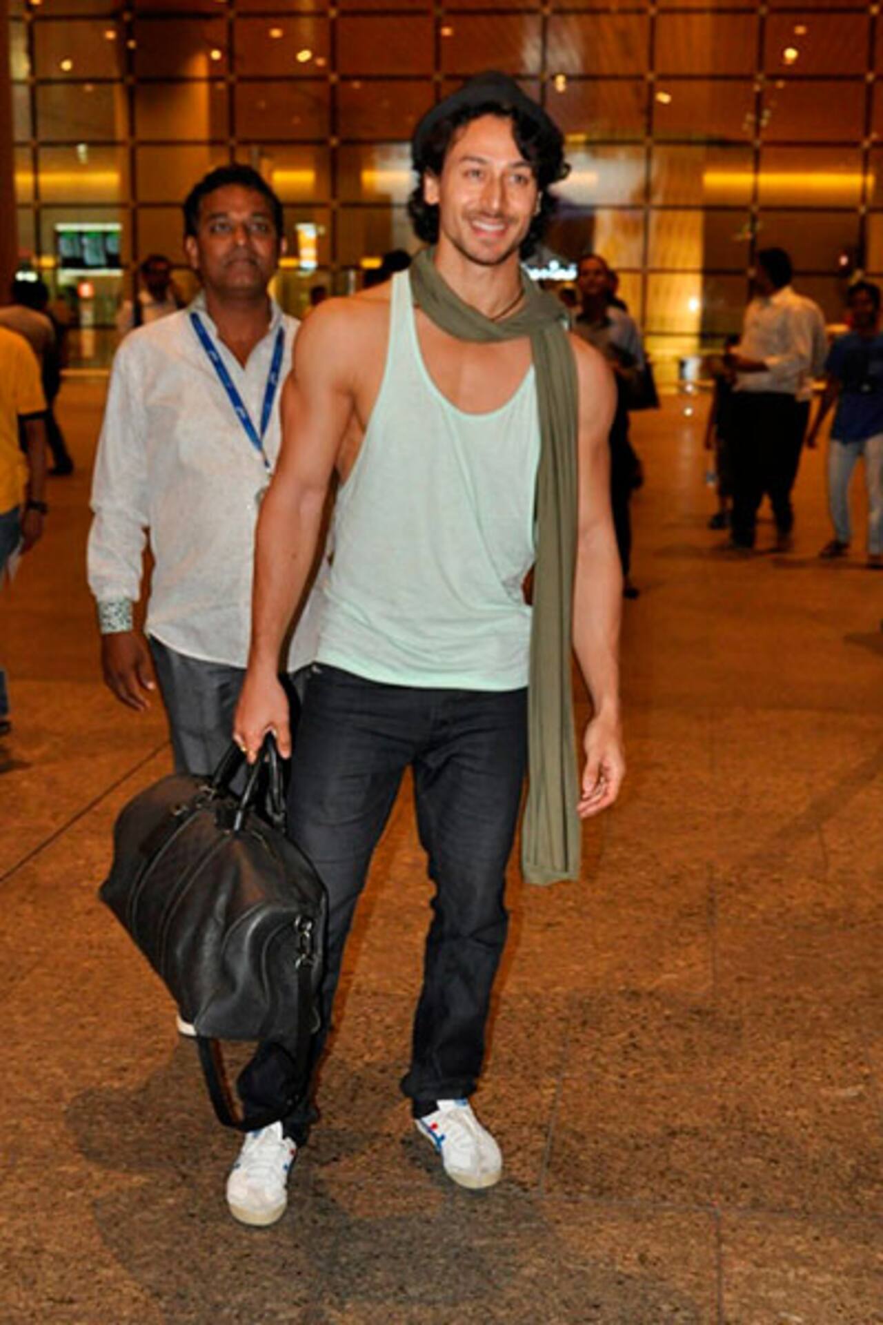 Tiger Shroff Arrived At Mumbai Airport With Rumored Girlfriend Disha Patani After Vacation