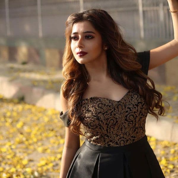 Daayan Actress Tinaa Dattaa’s Black Photoshoot Is Bewitching