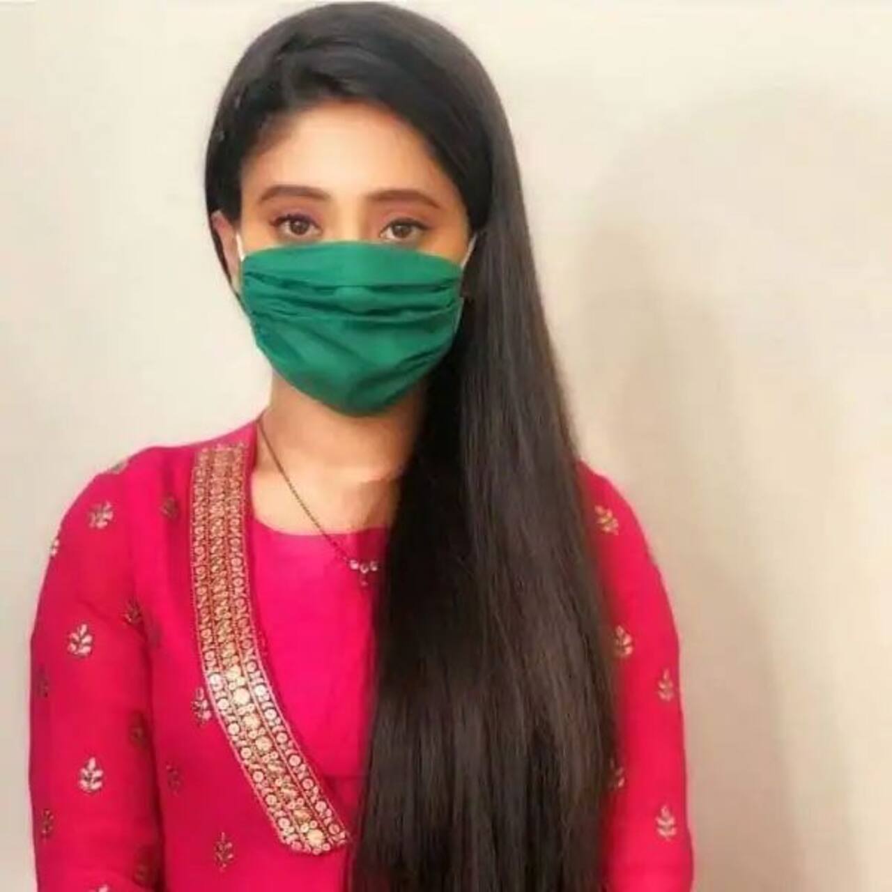 Yeh Rishta Kya Kehlata Hai team shoots wearing masks due to the