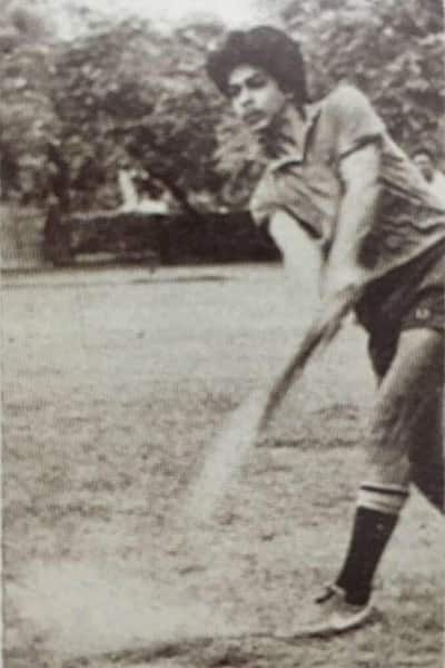 Young Shah Rukh Khan trying his hands on Hockey